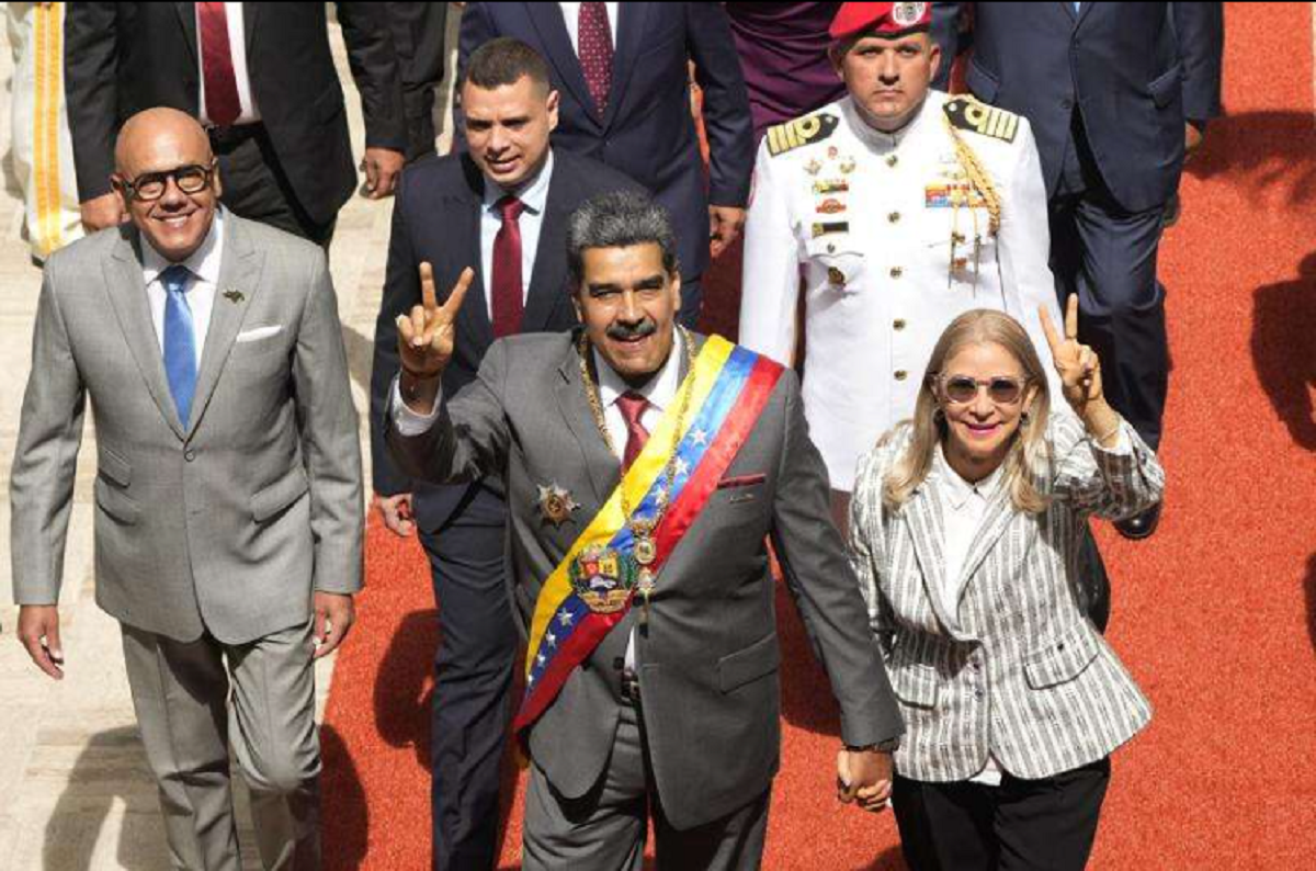 Al menos 30 personas fueron arrestadas acusadas de complot contra el gobierno de Maduro. 