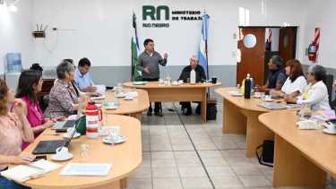 La paritaria docente, con un cuarto intermedio, por más de ocho horas. La resolución saldrá el jueves del Congreso de la Unter, que se reunirá en Choele Choel.  Foto: Marcelo Ochoa