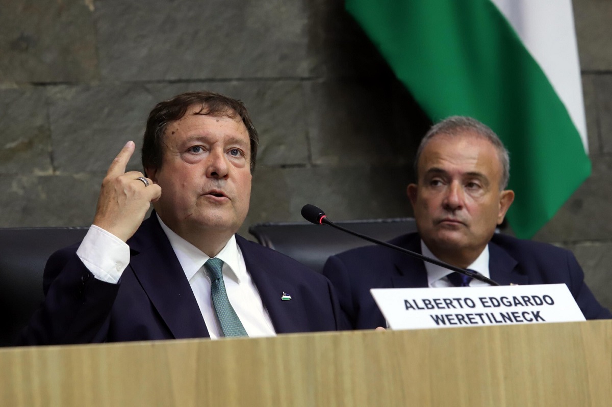 Weretilneck repasó el perjuicio que trae la gestión de Milei y llamó a ...