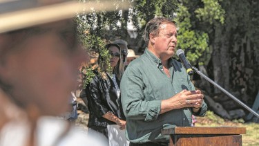 El gobernador Alberto Weretilneck se prepara para afrontar una nueva semana de negociaciones con los gremios. Archivo