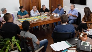 El gobernador Weretilneck junto al vicegobernador Pesatti y representantes de la CGT Zona Atlántica. Foto Gentileza