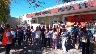 Crece el malestar en el hospital Zatti de la capital provincial. Foto: Marcelo Ochoa.