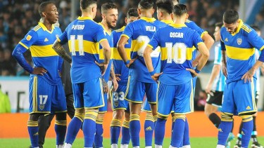 El cruce entre Zambrano y Benedetto se dio en el partido ante Racing en Avellaneda. Foto: FBaires.