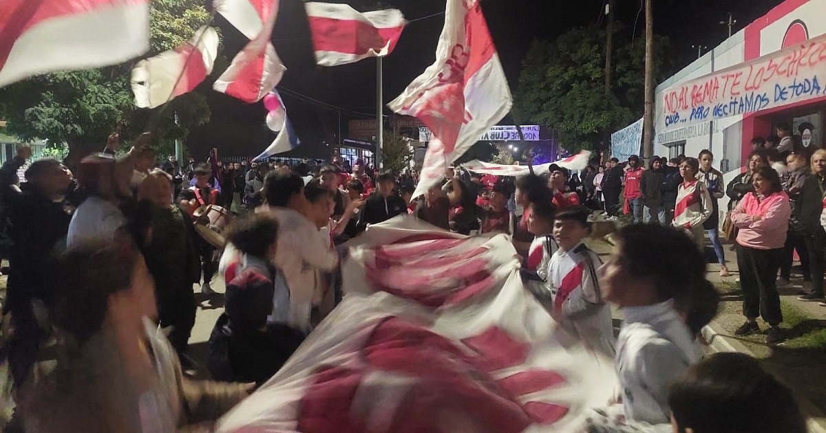 “Los sueños no se rematan”, el pueblo con un banderazo sale a defender al Club Atlético Chimpay thumbnail