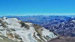 Cría cabras en el norte neuquino, subió al Domuyo por el camino menos conocido y lo que encontró conmueve