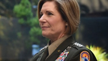 La jefa militar llegó en medio de los cruces por la base china en Neuquén. Foto: www.escenariomundial.com
