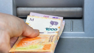 Los depósitos y préstamos bancarios se desploman por la recesión: los datos del Banco Central