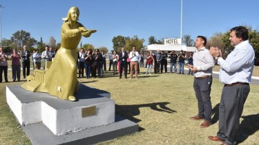 El gobernador participó del acto aniversario de Río Colorado.