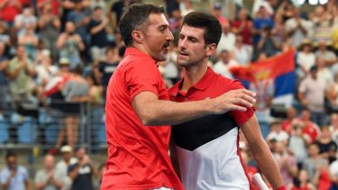 Zimonjic ya condujo a Djokovic en 2020.