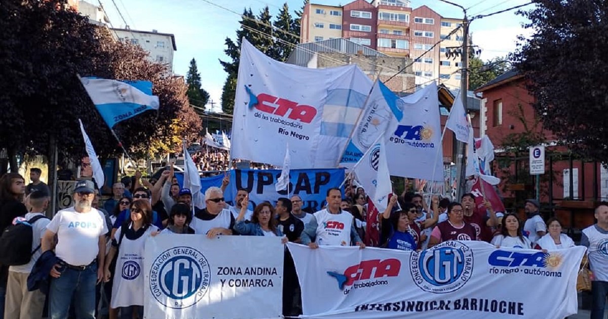 paro provincial y protestas en Bariloche y Roca en repudio a la visita thumbnail