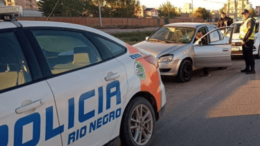 Cruzó en rojo, chocó a un estudiante e intentó huir: lo atraparon después de una persecución, en Cipolletti. Gentileza: Miguel Parra