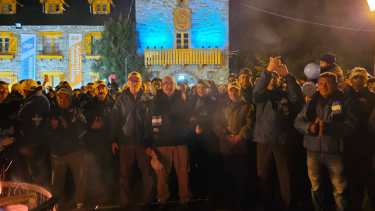 A la medianoche hubo n minuto de silencio, se entonaron las estrofas del himno y de la marcha de Malvinas. Foto: gentileza