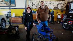 Reparan sillas de ruedas, andadores y bastones en Bariloche y los donan a quienes necesitan