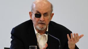 Lee el estremecedor anticipo de «Cuchillo», las memorias en las que Salman Rushdie narra el atentado contra él