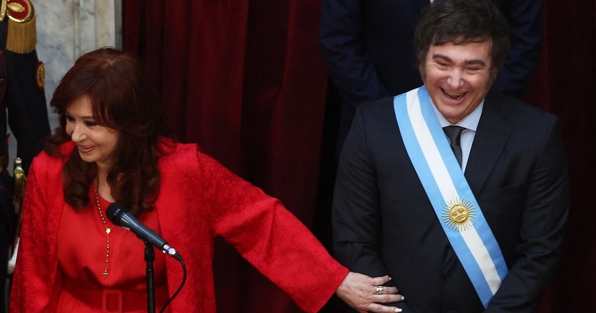 Milei expresó su deseo de enfrentar a Cristina Kirchner en las elecciones de 2027: «Sería maravilloso» thumbnail