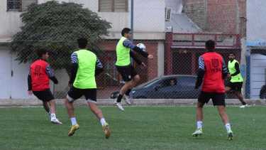 Henry Sáez podría ser titular ante Rincón. (Foto: Cecilia Maletti)