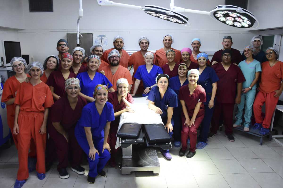 El equipo que realiza trasplantes hepáticos en Clínica Pasteur de Neuquén. Fotos: Cecilia Maletti