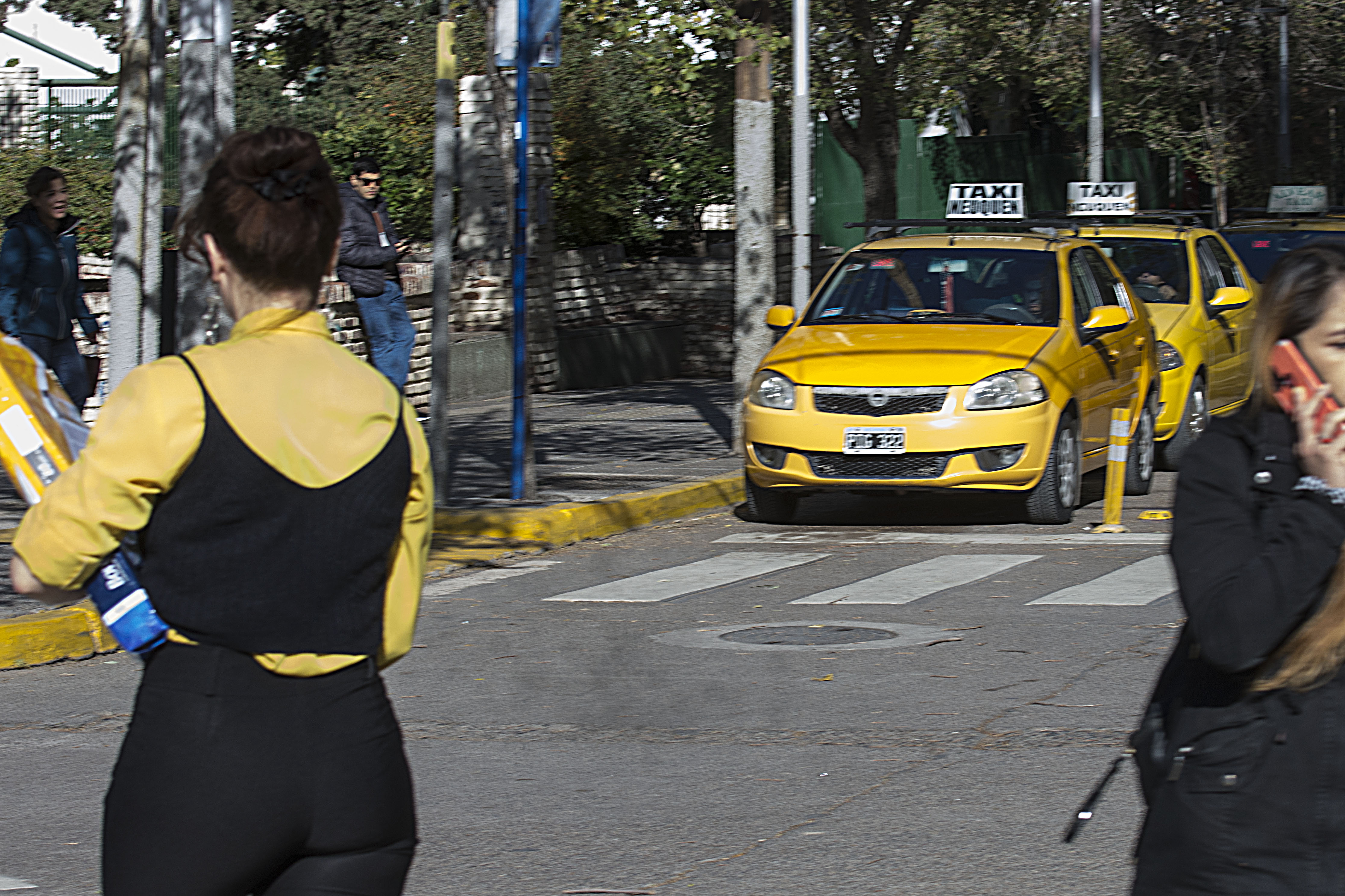 Los taxistas exigieron mayor poder de policía y multas más severas para que los viajes por aplicaciones no se realicen en Neuquén (foto Cecilia Maletti)