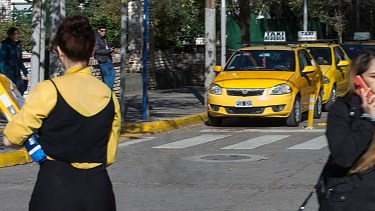 Los taxistas exigieron mayor poder de policía y multas más severas para que los viajes por aplicaciones no se realicen en Neuquén (foto Cecilia Maletti)