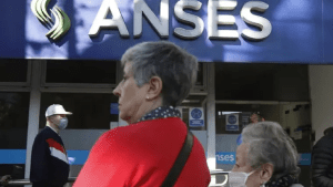 Bono para jubilados y pensionados de Anses en abril 2024: cómo se pagará
