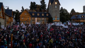 Bariloche marchó por las universidades y contra la «mercantilización» de la educación