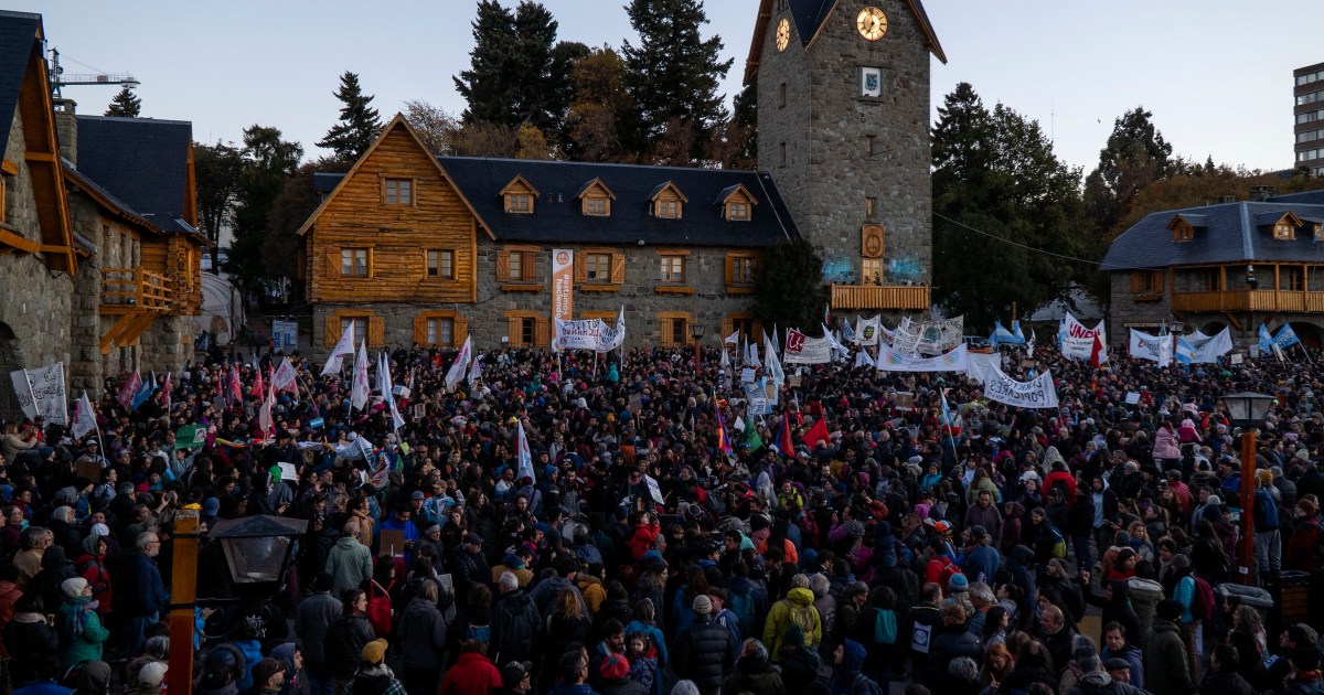 Bariloche marchó por las universidades y contra la «mercantilización» de la educación thumbnail