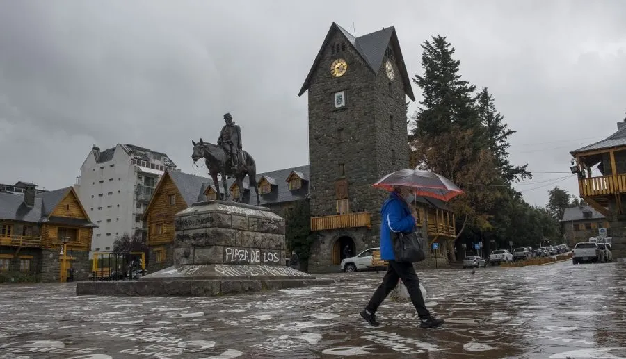 Alerta por lluvia para Bariloche y Villa La Angostura este miércoles y jueves: los peores horarios thumbnail