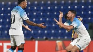 Copa Sudamericana: Racing ganó de visitante con goles de sus Martínez
