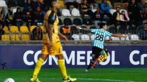 Racing derrotó 2-1 a Coquimbo y mantiene rendimiento perfecto en la Sudamericana
