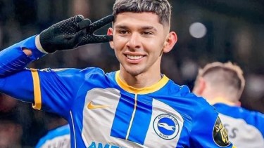 Julio Enciso, jugador del Brighton inglés, expresó su deseo de jugar en Boca. Archivo. 