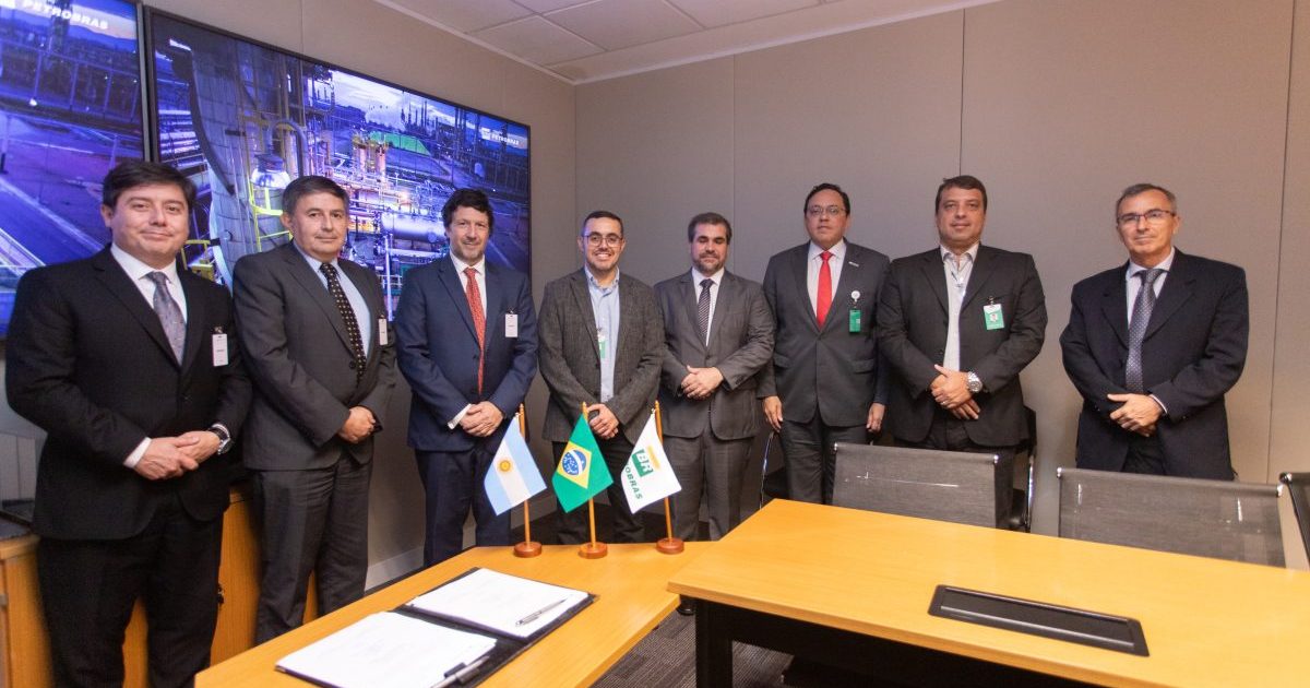Enarsa y Petrobras firmaron un memorandum para abastecer al NOA y estudiar la exportación de gas de Vaca Muerta thumbnail