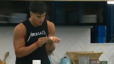 Mauro de Gran Hermano tuvo que ser asistido luego de un corte en su mano. 