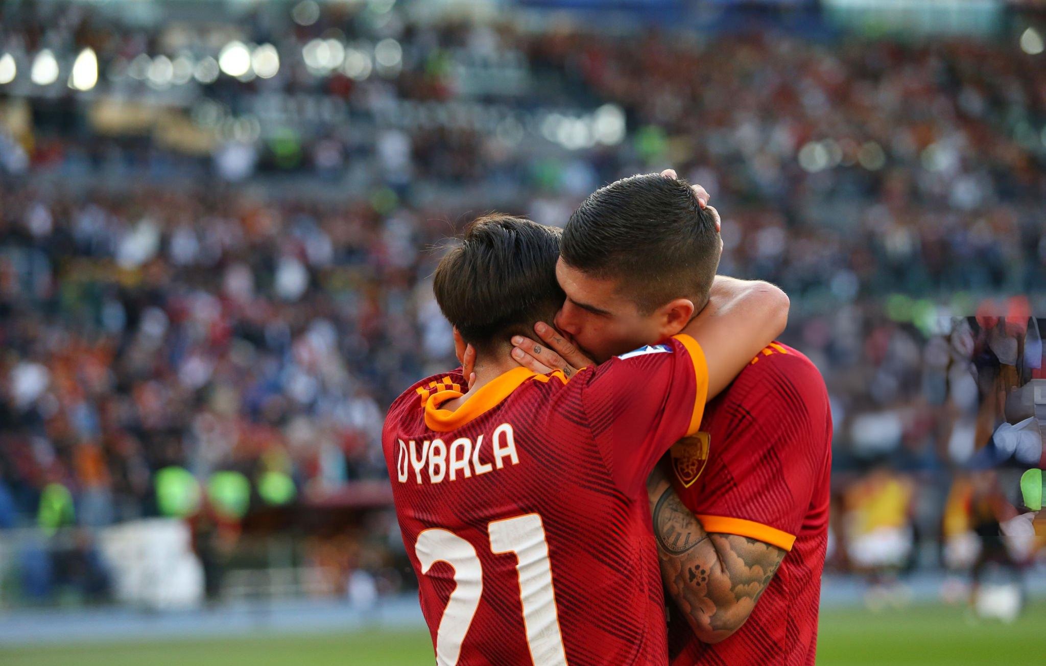 Paulo Dybala ejecutó el córneo con precisión para el cabezazo de Mancini en el gol de la Roma. 