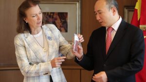 Estación china en Neuquén y Swap: los pasos de Mondino para bajar la tensión