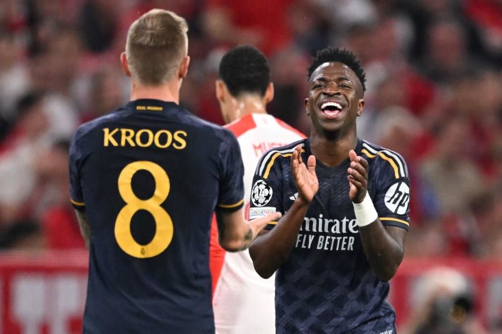 El Madrid le gana 1-0 a Bayern Múnich en el Allianz Arena con gol de Vinícius tras un gran asistencia de Kroos.