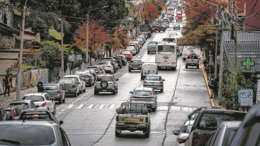  Bariloche tiene actualmente 110 mil autos radicados, más de uno cada dos habitantes. Foto: Marcelo Martinez / Patagonia