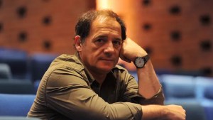 Gran susto para Julio Chávez: sufrió un accidente mientras estrenaba su obra en el teatro