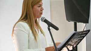 La vicegobernadora de Neuquén recibió una «bendición» luego de instituir el día del pastor evangélico