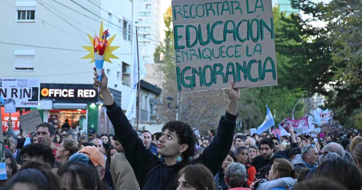 Paro universitario en Neuquén y Río Negro por reclamos salariales