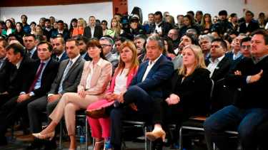 Rolando Figueroa presentó el plan para dividir Neuquén en siete regiones: quiénes son los delegados