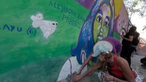 Arte callejero que punza, interpela y homenajea: «Es un espacio para reflexionar»