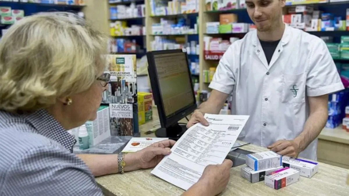 Anmat evalúa pasar a venta libre 22 medicamentos: qué pasará con la cobertura de PAMI de los medicamentos incluidos