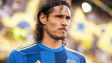 Edinson Cavani criticó al VAR.