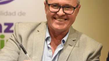 El intendente Claudio Larraza firmó el convenio para ejecutar la obra (Foto: gentileza)