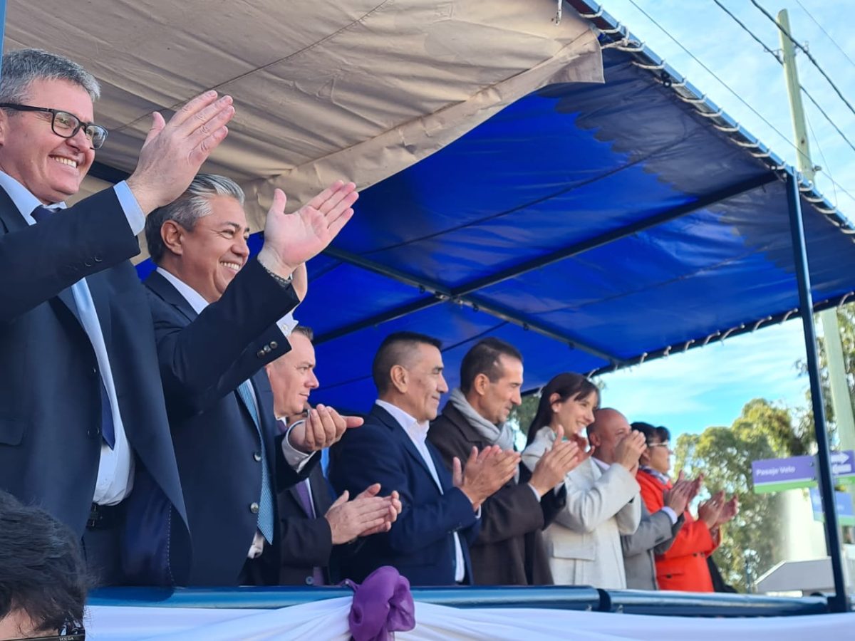 El gobernador Rolando Figueroa encabezó el acto aniversario de Plaza Huincul (Fotos: Andrea Vazquez)