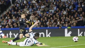 Real Madrid le ganó a Real Sociedad y extiende su ventaja como único líder en España