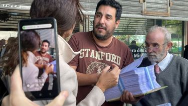 Apoyo a la ciencia argentina: Entregan en la Jefatura de Gabinete más de mil adhesiones de la comunidad científica mundial. Foto: Red de Autoridades de Institutos de Ciencia y Tecnología