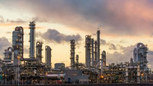 México recortará la exportación de petróleo en 330.000 barriles por día