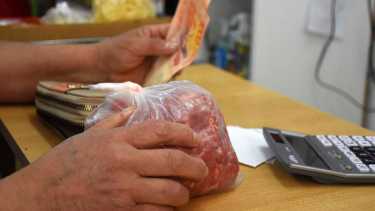El consumo de carne se torno un lujo por el alza de los precios. Foto: Andrés Maripe