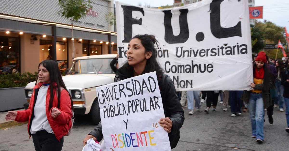 Qué cobertura tienen los estatales de Neuquén que participen de la marcha universitaria thumbnail